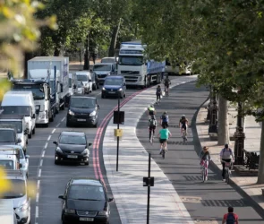 How To Cycle in Traffic? Tips for Riding Safely