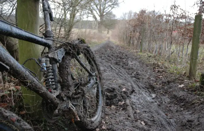 Is it okay to not clean mud off my bike?